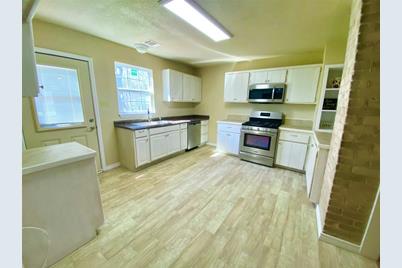 909 W 10th Street, Bonham, TX 75418 - Photo 10