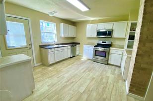 909 W 10th St, Bonham, TX 75418 - Photo 10