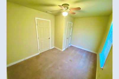 909 W 10th Street, Bonham, TX 75418 - Photo 20