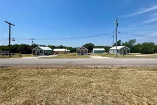 507 Ussery St, Bowie, TX 76230 - Photo 8