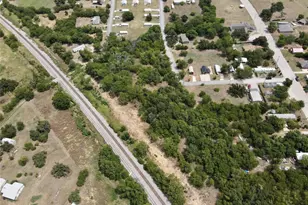 507 Ussery St, Bowie, TX 76230 - Photo 6