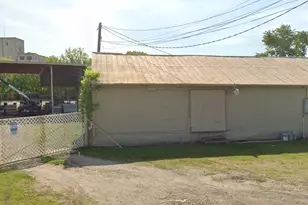 517 E Broadway St, Gainesville, TX 76240 - Photo 1