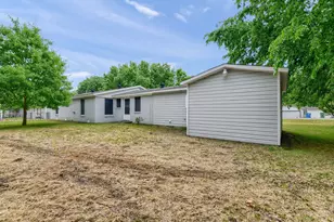 209 E Woodland St, Collinsville, TX 76233 - Photo 24