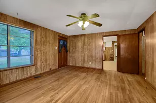 209 E Woodland St, Collinsville, TX 76233 - Photo 12