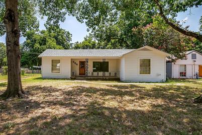 504 Frontier Street, River Oaks, TX 76114 - Photo 1