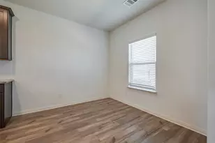 7525 Pleasant Oaks St, Fort Worth, TX 76120 - Photo 10