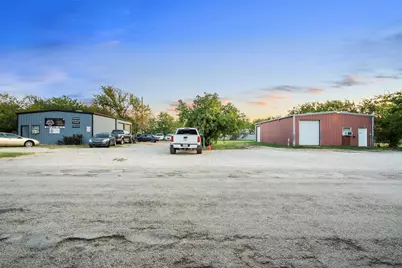 2105 NE 2nd Street, Mineral Wells, TX 76067 - Photo 1