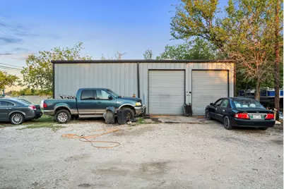 2105 NE 2nd Street, Mineral Wells, TX 76067 - Photo 4