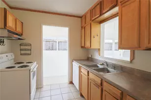 704 N Bailey Ave, Fort Worth, TX 76107 - Photo 10