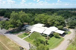 403 N Hall St, Fairfield, TX 75840 - Photo 2