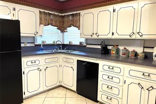 403 N Hall St, Fairfield, TX 75840 - Photo 10