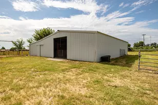 207 Lazy B Ln, Springtown, TX 76082 - Photo 2