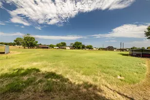 207 Lazy B Ln, Springtown, TX 76082 - Photo 32