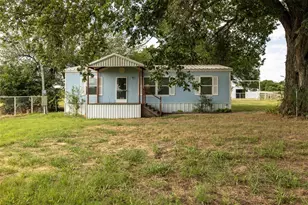 207 Lazy B Ln, Springtown, TX 76082 - Photo 4