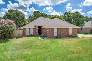 812 Linda Dr, Joshua, TX 76058 - Photo 2
