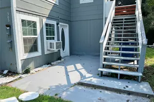 305 S Preston St, Ennis, TX 75119 - Photo 2