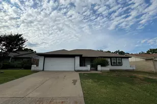 933 Freestone Dr, Arlington, TX 76017 - Photo 2