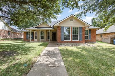 1305 Casa Linda Street, Ennis, TX 75119 - Photo 1