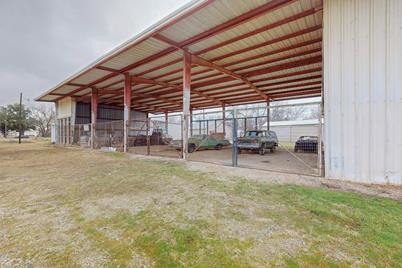 517 E Broadway Street #B-D, Gainesville, TX 76240 - Photo 2