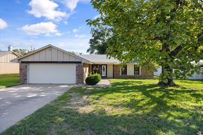 5325 Mission Circle, Granbury, TX 76049 - Photo 1