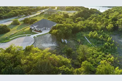 2401 Skyline Court, Cedar Hill, TX 75104 - Photo 2