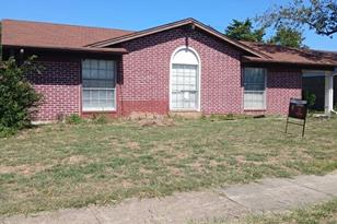 11231 Pelican Dr, Dallas, TX 75238 - Photo 1
