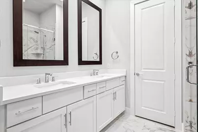 381 E Greenbriar Lane #1004, Dallas, TX 75203 - Photo 12