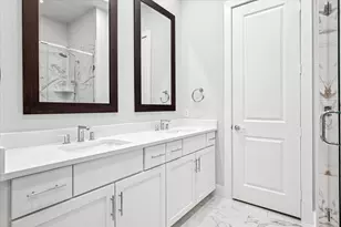 381 E Greenbriar Ln, Dallas, TX 75203 - Photo 12