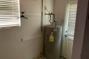 400 N Weaver St, Gainesville, TX 76240 - Photo 8