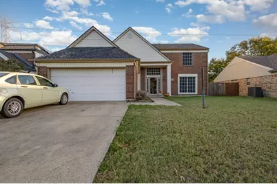 225 Commonwealth Circle, Grand Prairie, TX 75052 - Photo 1