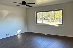 900 Roberts St, Bowie, TX 76230 - Photo 4