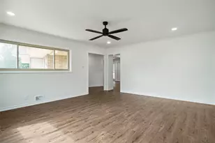 900 Roberts St, Bowie, TX 76230 - Photo 6