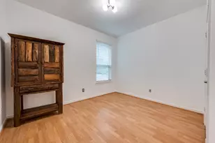 9801 Sunrise Ct, Irving, TX 75063 - Photo 10