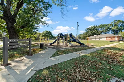 305 W Waco Street, Ennis, TX 75119 - Photo 36