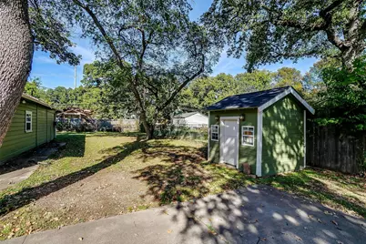 2309 Honeysuckle Avenue, Fort Worth, TX 76111 - Photo 12