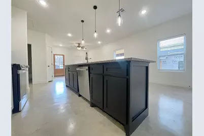 607 W Baker Street, Denison, TX 75020 - Photo 4