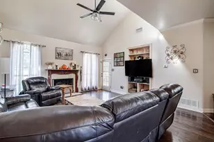 5725 Burleson Oaks Dr, Burleson, TX 76028 - Photo 18