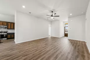 1102 Holly St, Cleburne, TX 76033 - Photo 10