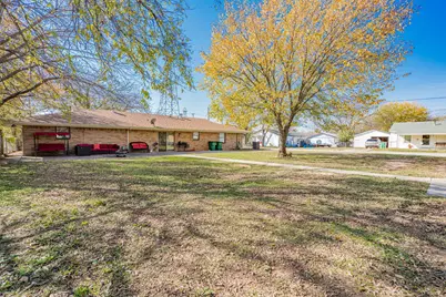 301 E Williams Street, Bowie, TX 76230 - Photo 24
