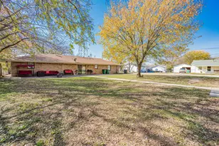 301 E Williams St, Bowie, TX 76230 - Photo 24
