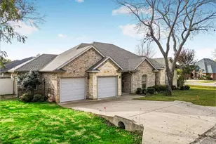 9420 Gleneagles Dr, Granbury, TX 76049 - Photo 2