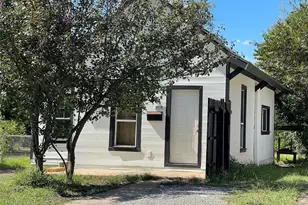 908 S Throckmorton St, Sherman, TX 75090 - Photo 2