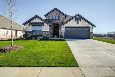 560 Holiday Avenue, Waxahachie, TX 75165 - Photo 1