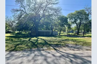 400 Dallas Street, Nocona, TX 76255 - Photo 2