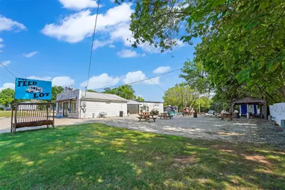 709 W Sam Rayburn, Bonham, TX 75418 - Photo 1