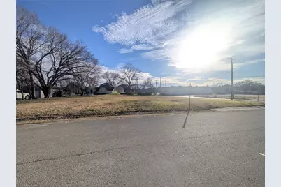 1316 W Avenue Avenue E, Garland, TX 75040 - Photo 1