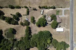 7513 Hwy 34, Wolfe City, TX 75496 - Photo 4