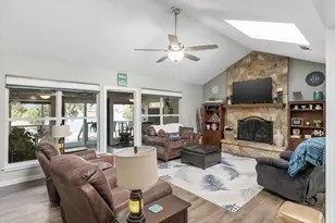 632 S Rough Creek Ct, Granbury, TX 76048 - Photo 10