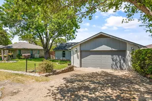 632 S Rough Creek Ct, Granbury, TX 76048 - Photo 2