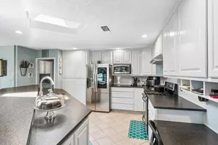 632 S Rough Creek Ct, Granbury, TX 76048 - Photo 8